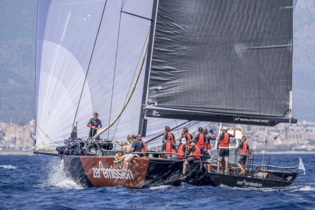 Noora with a large crew on the boat "zero emission" on a sunny day with the spinnaker out. 